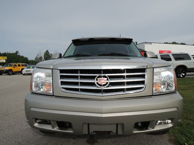 2005 Cadillac Escalade ESV 323ci