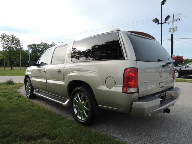 2005 Cadillac Escalade ESV 323ci