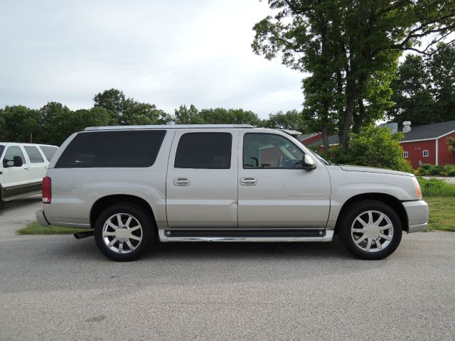 2005 Cadillac Escalade ESV 323ci