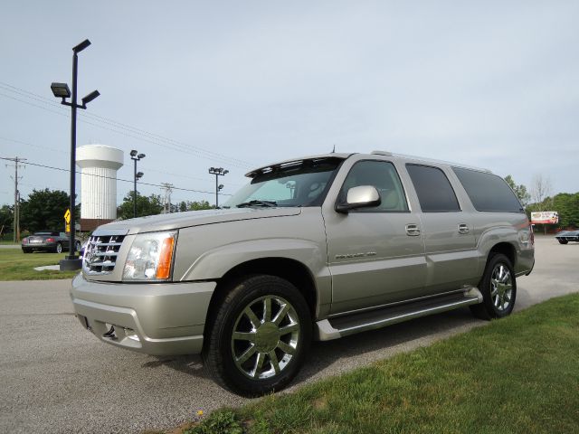 2005 Cadillac Escalade ESV 323ci