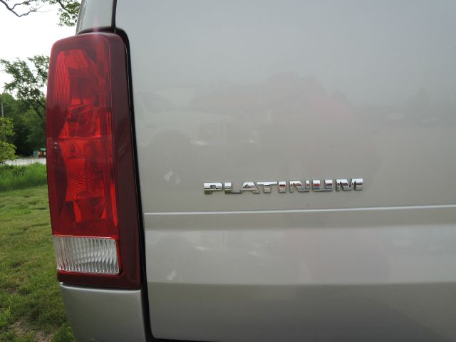 2005 Cadillac Escalade ESV 323ci