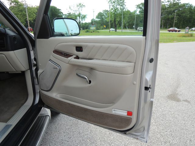 2005 Cadillac Escalade ESV 323ci