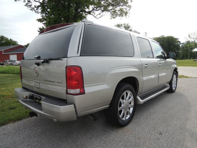 2005 Cadillac Escalade ESV 323ci