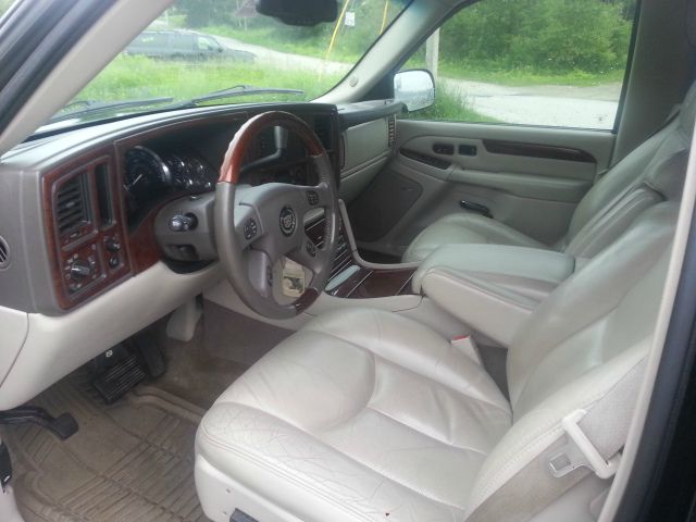 2005 Cadillac Escalade ESV 323ci