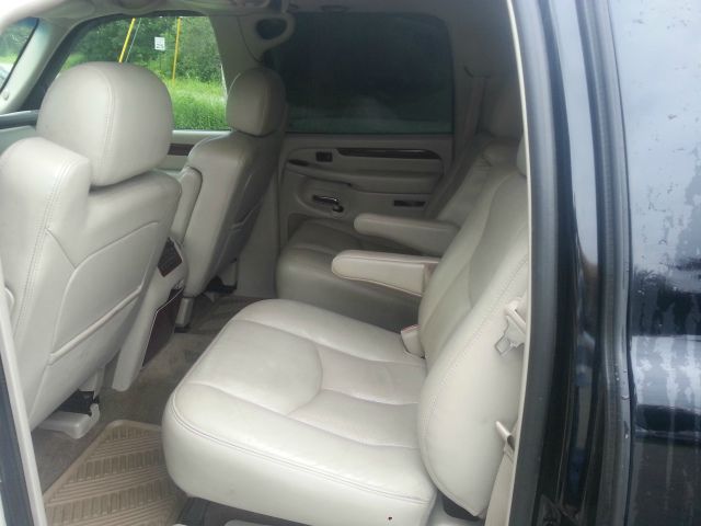 2005 Cadillac Escalade ESV 323ci
