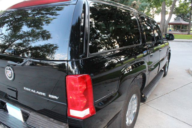 2005 Cadillac Escalade ESV SR5 Sport Utility 4D