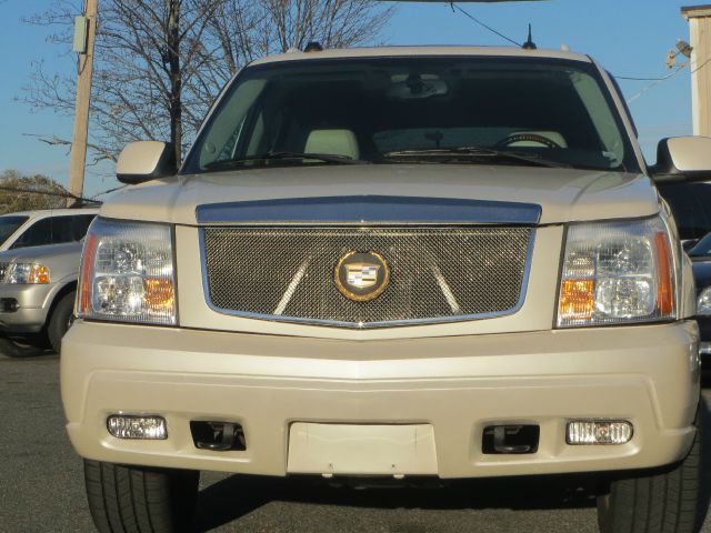 2005 Cadillac Escalade ESV 323ci