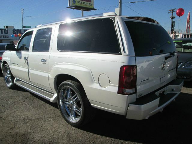 2005 Cadillac Escalade ESV 323ci