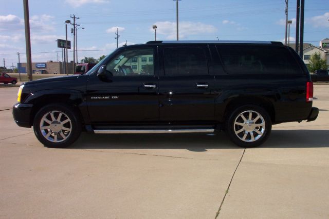 2005 Cadillac Escalade ESV 323ci