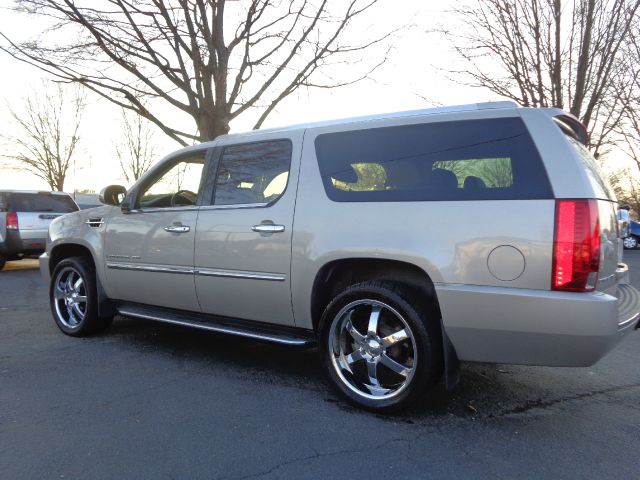 2007 Cadillac Escalade ESV SR5 Sport Utility 4D