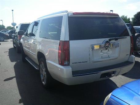 2007 Cadillac Escalade ESV SR5 Sport Utility 4D