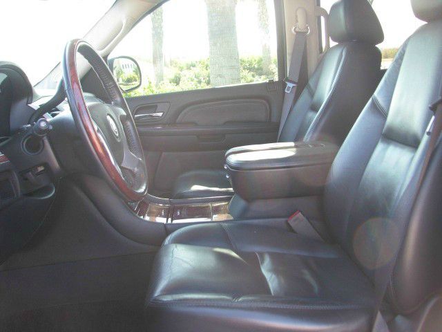 2007 Cadillac Escalade ESV SR5 Sport Utility 4D