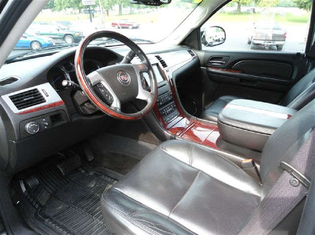 2007 Cadillac Escalade ESV SR5 Sport Utility 4D