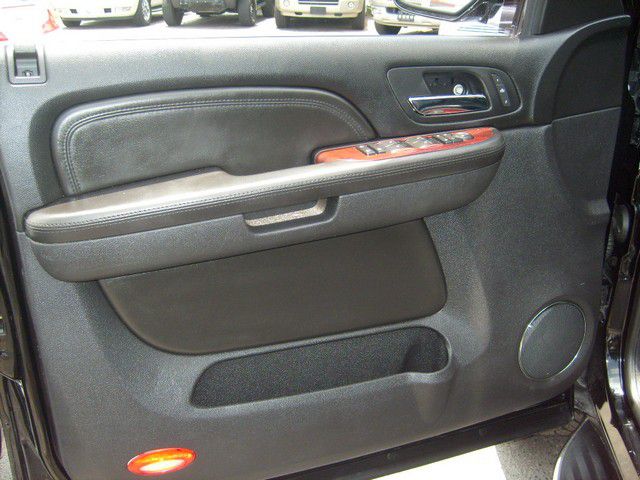 2007 Cadillac Escalade ESV SR5 Sport Utility 4D