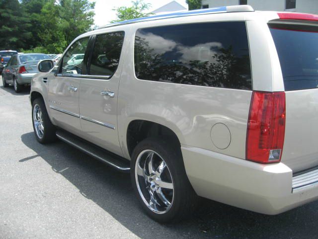 2008 Cadillac Escalade ESV SR5 Sport Utility 4D