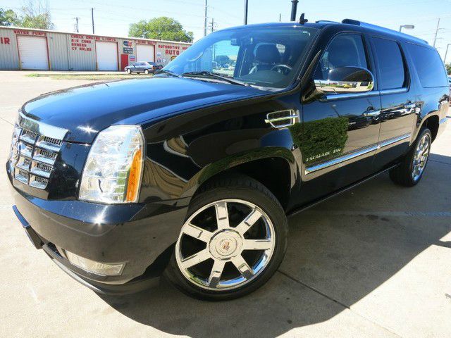 2010 Cadillac Escalade ESV GT WITH Leather And Sunroof