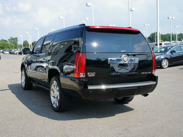 2011 Cadillac Escalade ESV GT WITH Leather And Sunroof