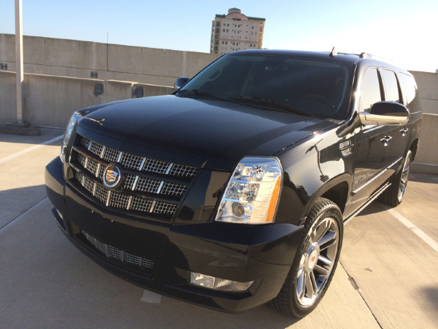 2013 Cadillac Escalade ESV GT WITH Leather And Sunroof