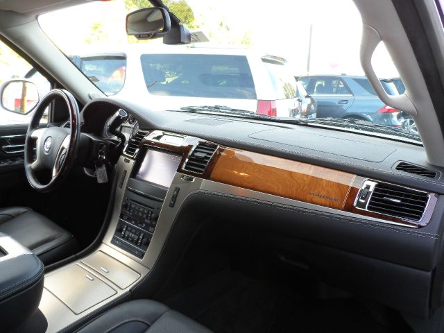 2013 Cadillac Escalade ESV GL I4 Manual