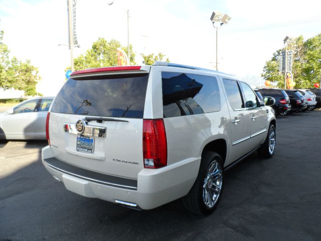 2013 Cadillac Escalade ESV GL I4 Manual