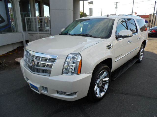 2013 Cadillac Escalade ESV GL I4 Manual