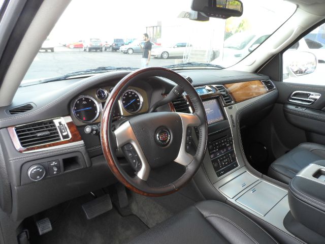 2013 Cadillac Escalade ESV GL I4 Manual