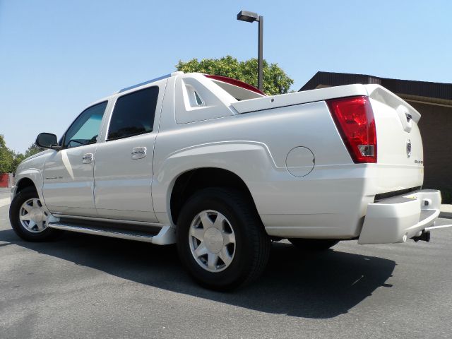 2002 Cadillac Escalade EXT Tech With Rear Entertainment