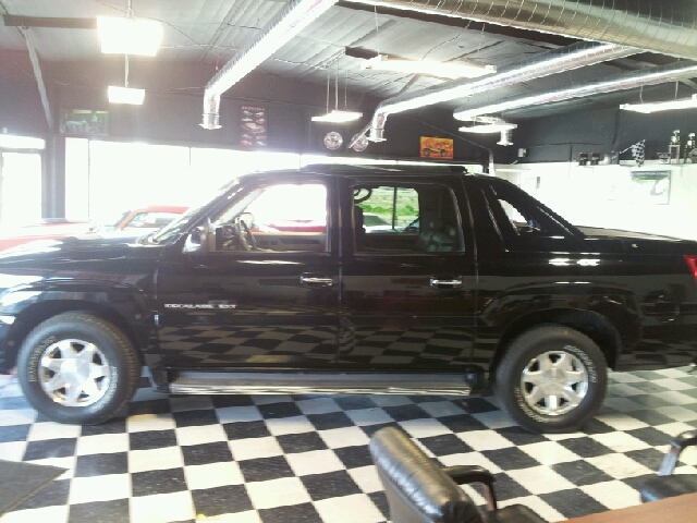 2002 Cadillac Escalade EXT Tech With Rear Entertainment