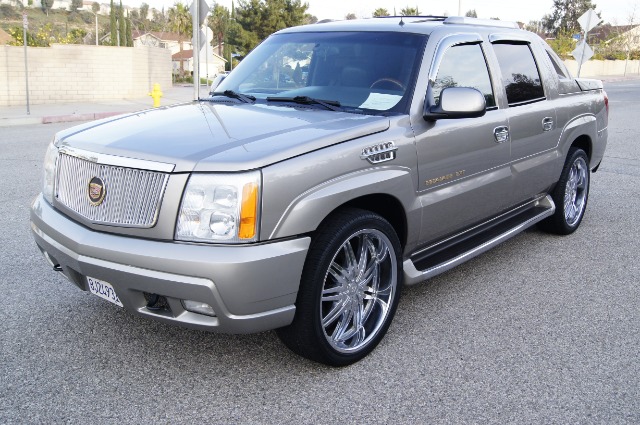 2002 Cadillac Escalade EXT Tech With Rear Entertainment