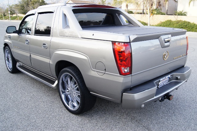 2002 Cadillac Escalade EXT Tech With Rear Entertainment