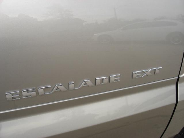 2002 Cadillac Escalade EXT Unknown