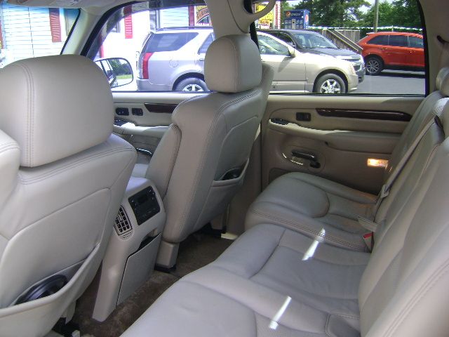 2003 Cadillac Escalade EXT Tech With Rear Entertainment