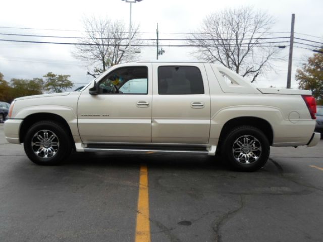 2003 Cadillac Escalade EXT Tech With Rear Entertainment