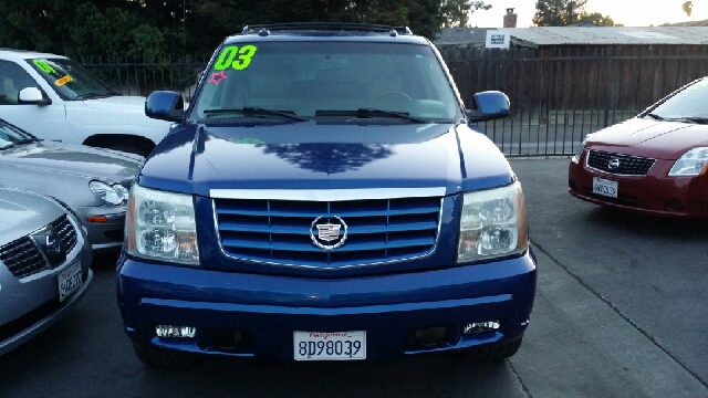 2003 Cadillac Escalade EXT Tech With Rear Entertainment
