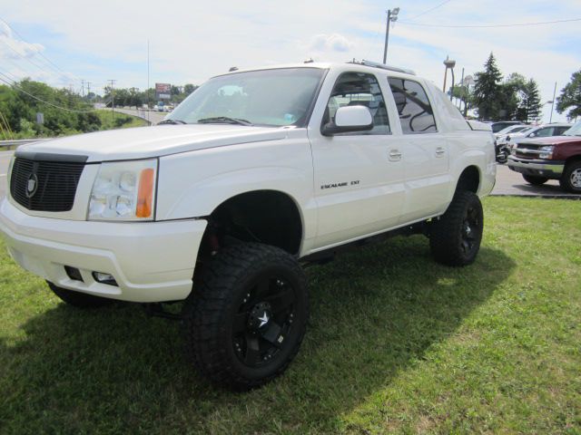 2004 Cadillac Escalade EXT Tech With Rear Entertainment