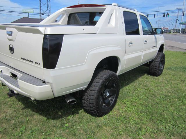 2004 Cadillac Escalade EXT Tech With Rear Entertainment