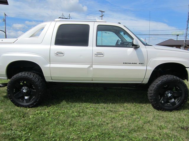 2004 Cadillac Escalade EXT Tech With Rear Entertainment