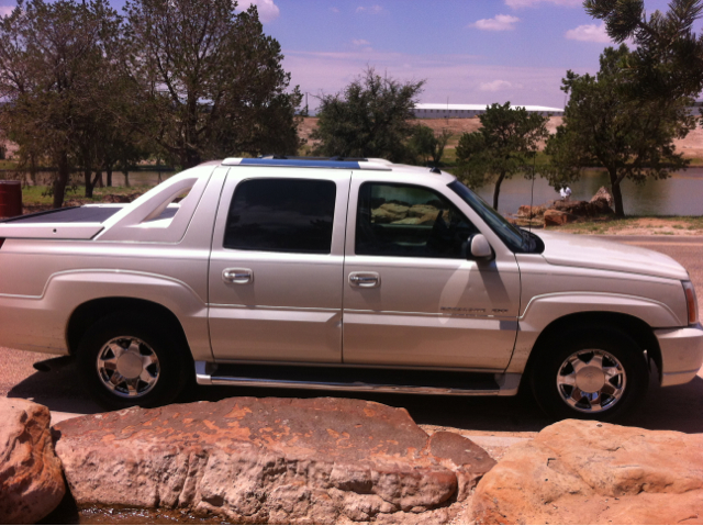 2004 Cadillac Escalade EXT Tech With Rear Entertainment