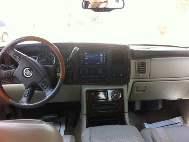 2004 Cadillac Escalade EXT Tech With Rear Entertainment
