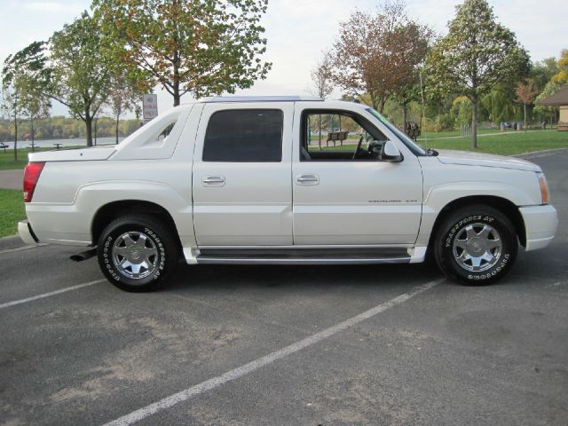 2004 Cadillac Escalade EXT Tech With Rear Entertainment