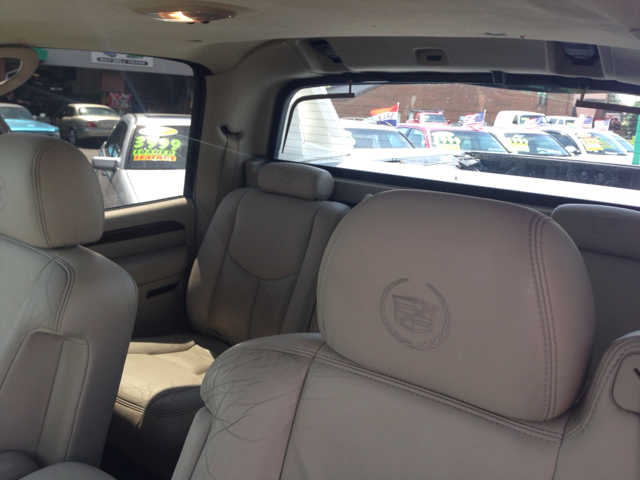 2004 Cadillac Escalade EXT Tech With Rear Entertainment