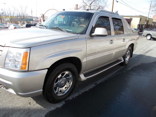 2004 Cadillac Escalade EXT Tech With Rear Entertainment