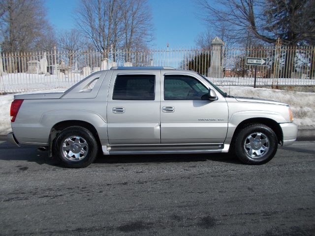 2004 Cadillac Escalade EXT Tech With Rear Entertainment