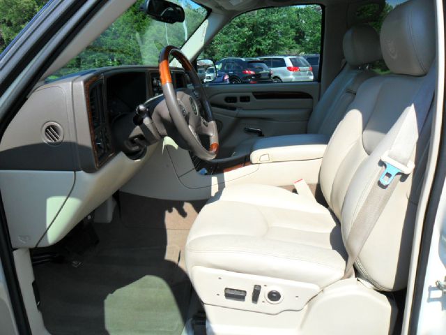 2004 Cadillac Escalade EXT Tech With Rear Entertainment