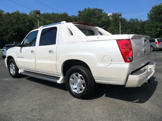 2004 Cadillac Escalade EXT Tech With Rear Entertainment