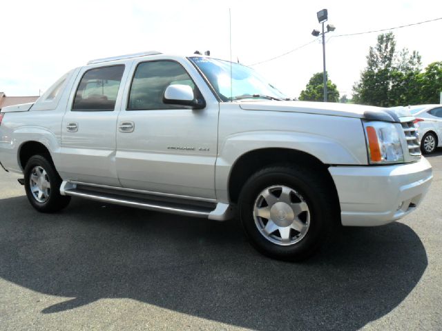 2004 Cadillac Escalade EXT Tech With Rear Entertainment