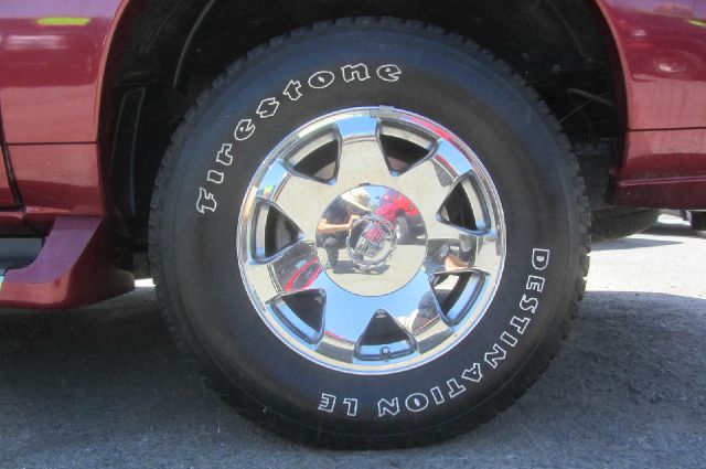 2004 Cadillac Escalade EXT Tech With Rear Entertainment