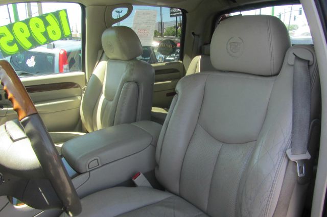 2004 Cadillac Escalade EXT Tech With Rear Entertainment