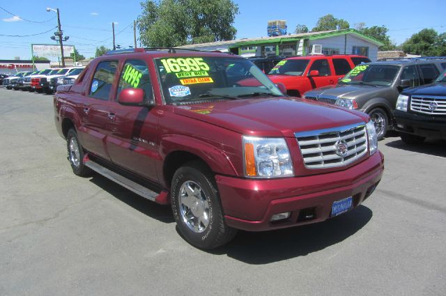 2004 Cadillac Escalade EXT Tech With Rear Entertainment