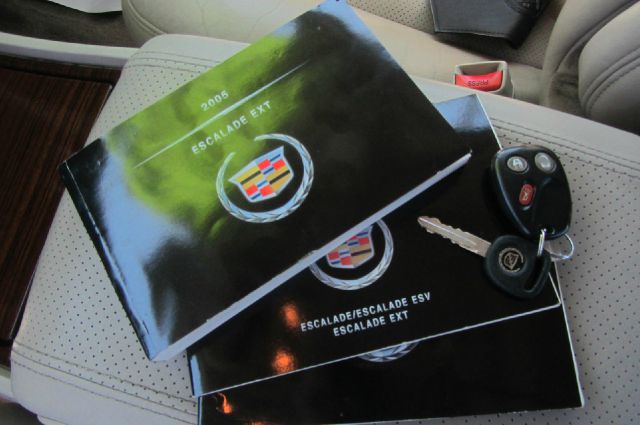 2004 Cadillac Escalade EXT Tech With Rear Entertainment